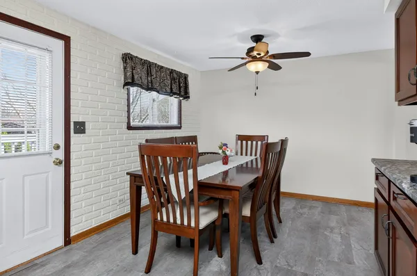 $450,000 | 906 Jeffery Court, Schaumburg, IL 60193