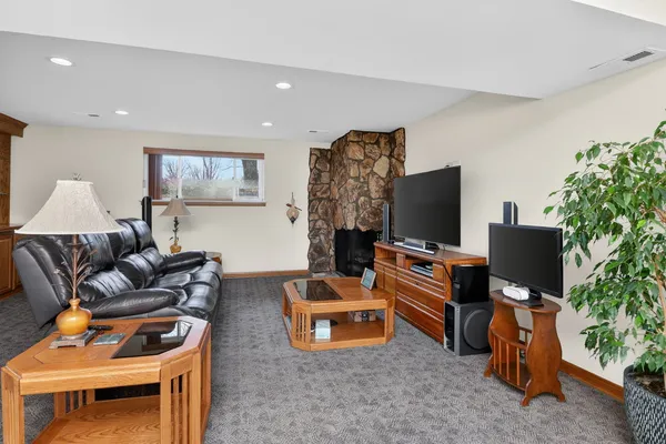$450,000 | 906 Jeffery Court, Schaumburg, IL 60193