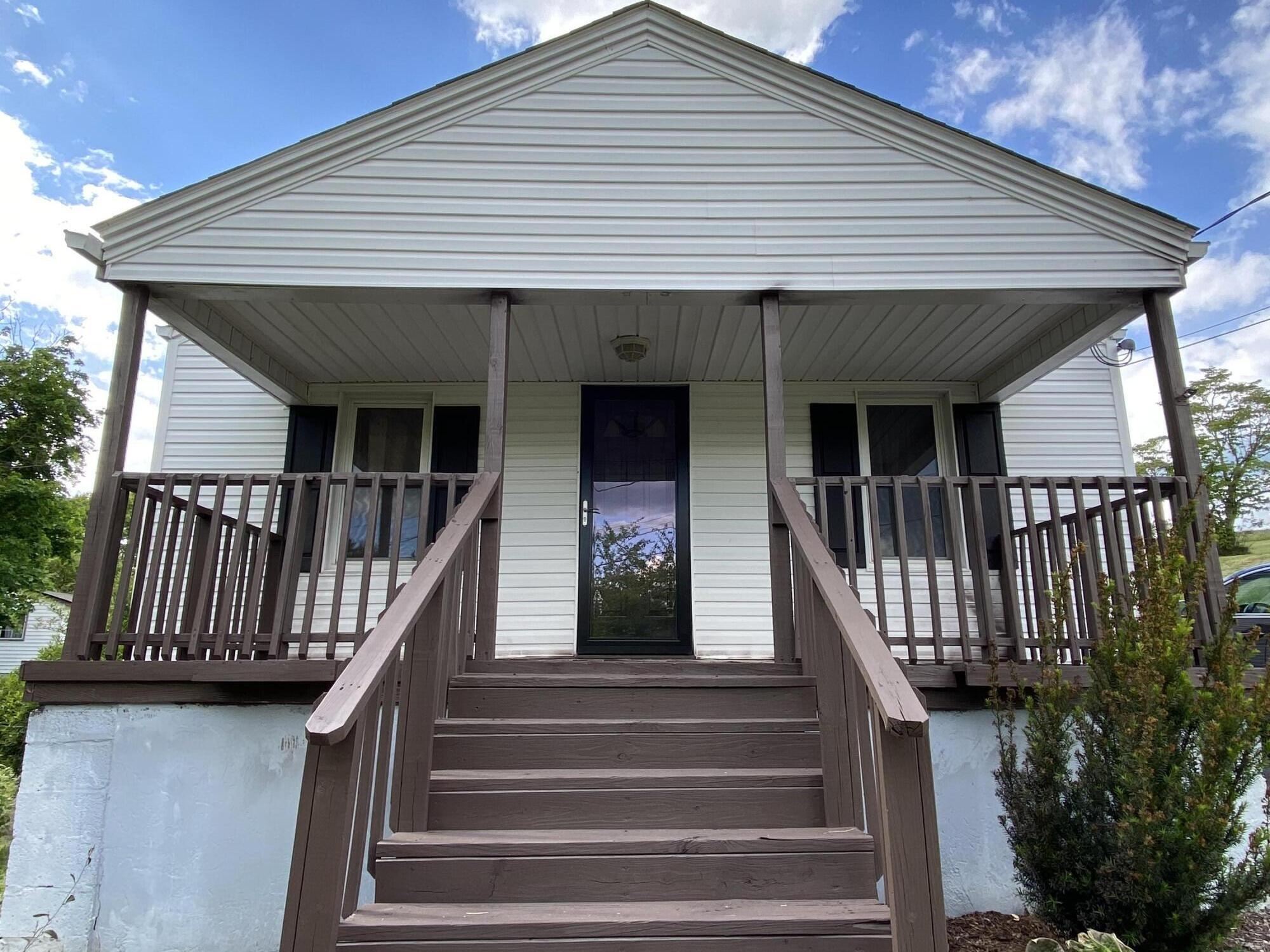 6169 Penn Road Bristol, VA 24202 - Photo 2 of 18 Nice front porch