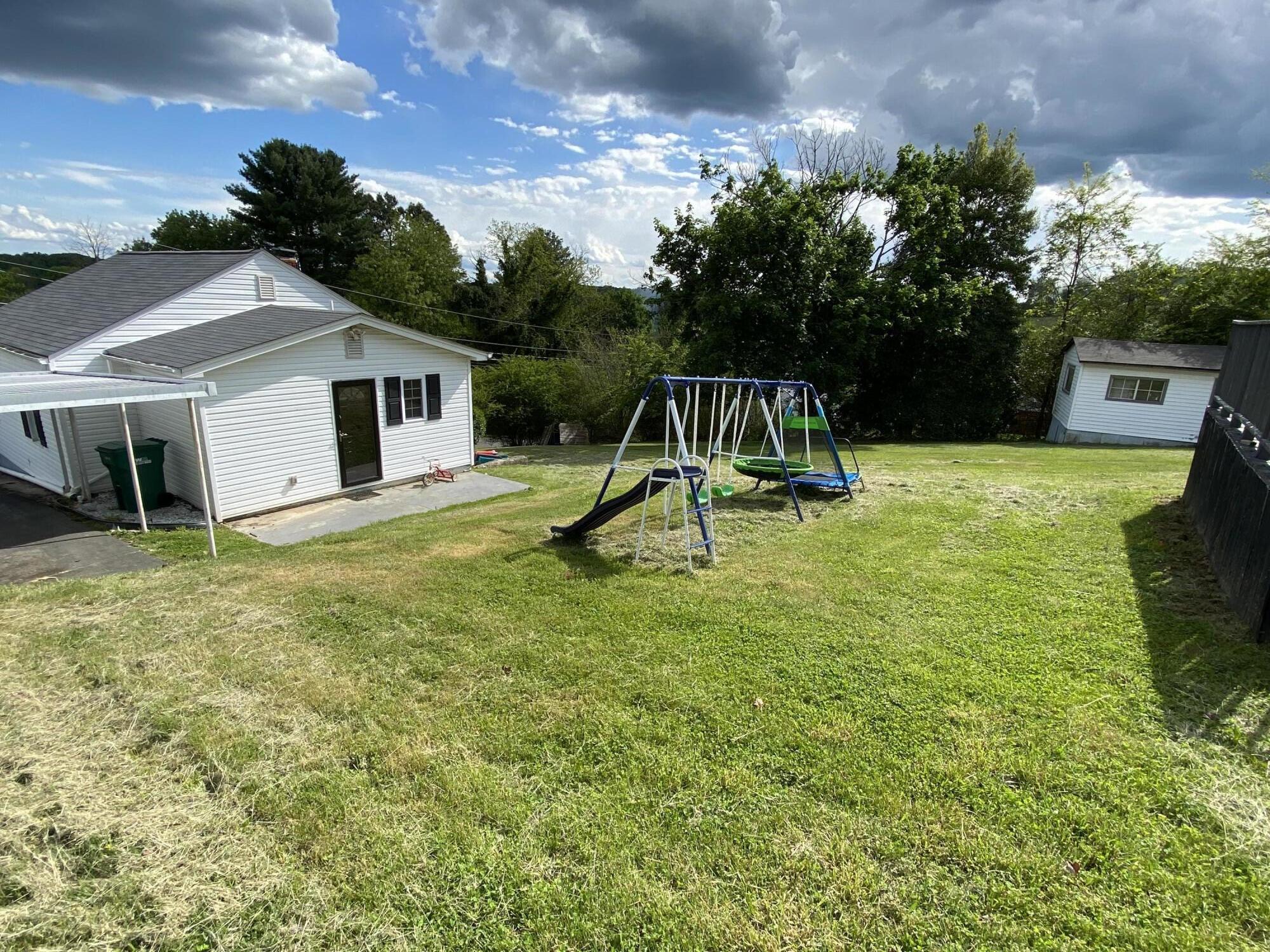 6169 Penn Road Bristol, VA 24202 - Photo 6 of 18 Backyard