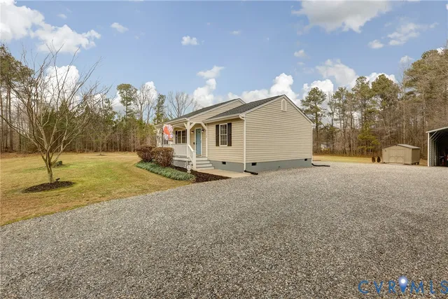 a view of a house with a yard and garage