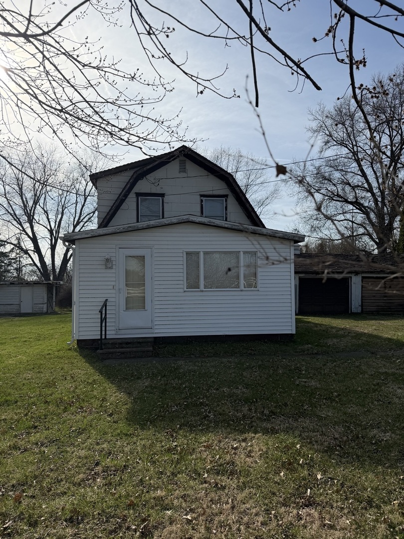 2403 Deets Road Sterling, IL 61081 - Photo 1 of 12