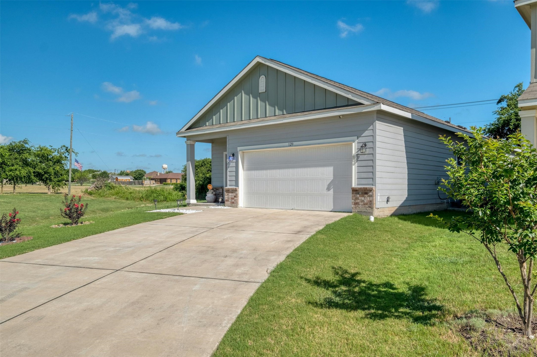 129 Athena Way Jarrell, TX 76537 - Photo 2 of 15