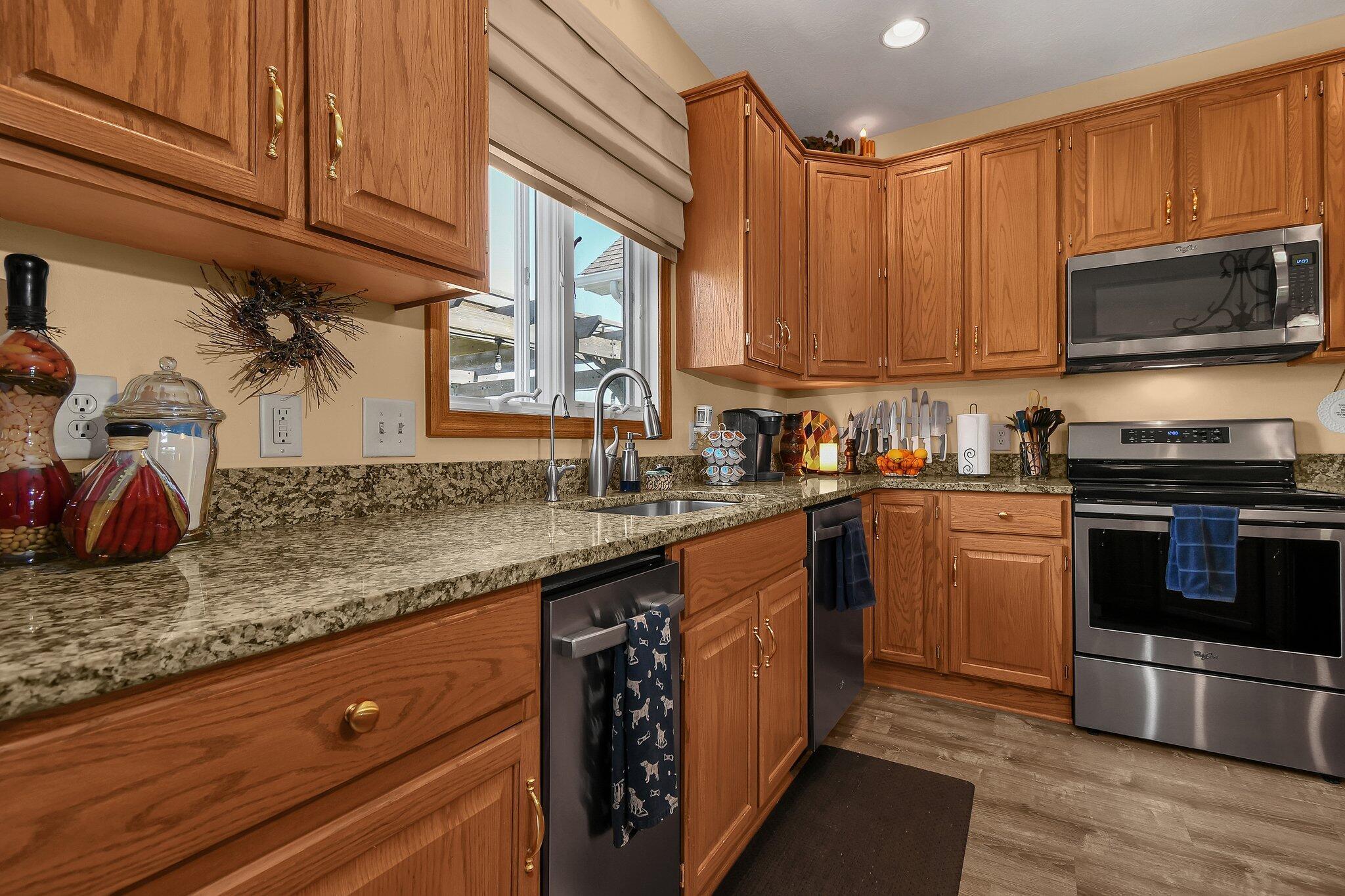 13790 Taylor Road Plain City, OH 43064 - Photo 19 of 70 Granite Counter