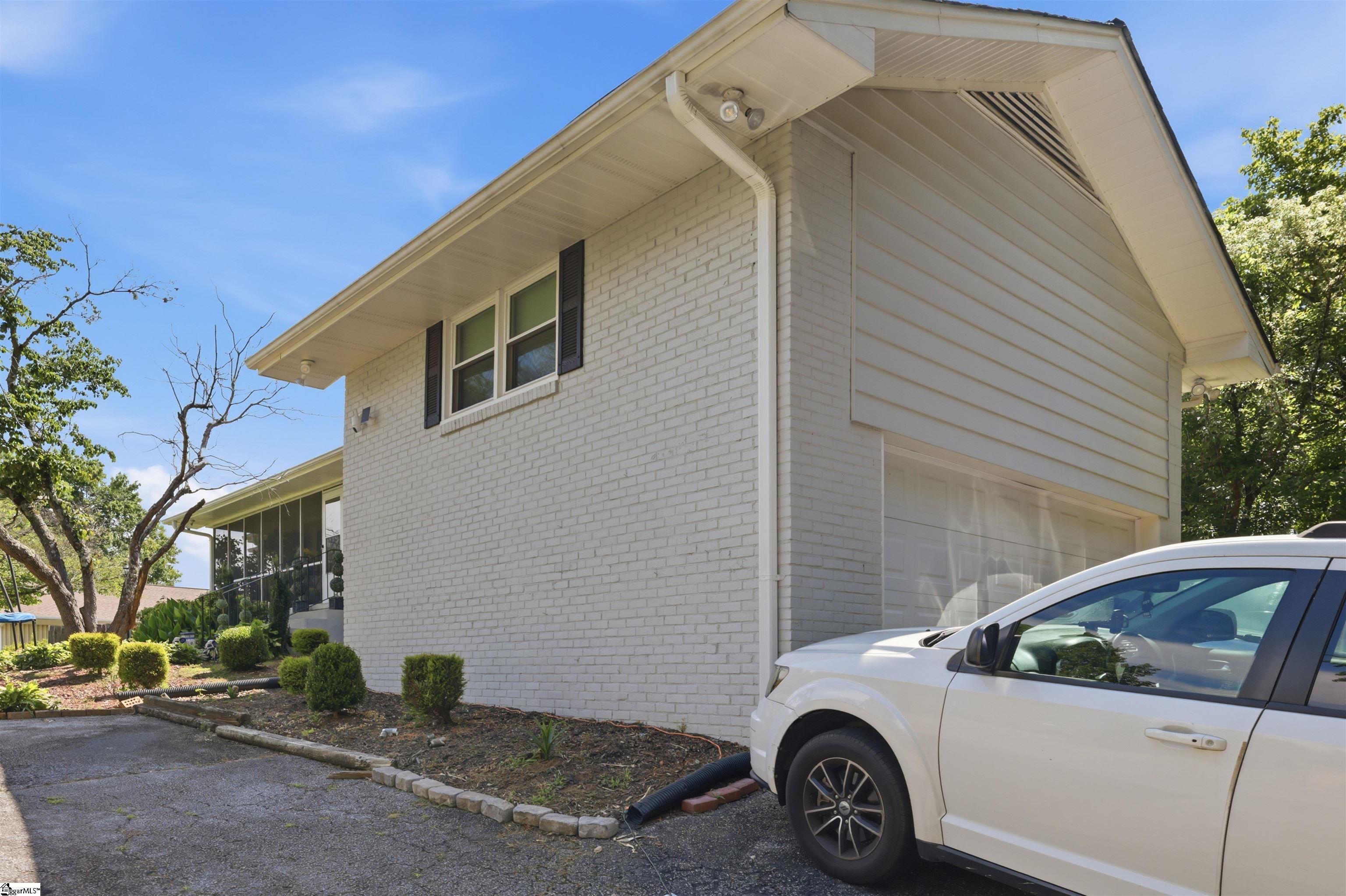 196 Raines Road Easley, SC 29640 - Photo 2 of 41