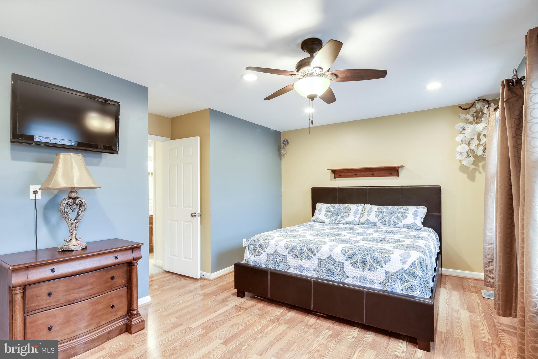 1018 Windrush Lane, Unit 26 Sandy Spring, MD 20860 - Photo 17 of 38 Spacious master suite