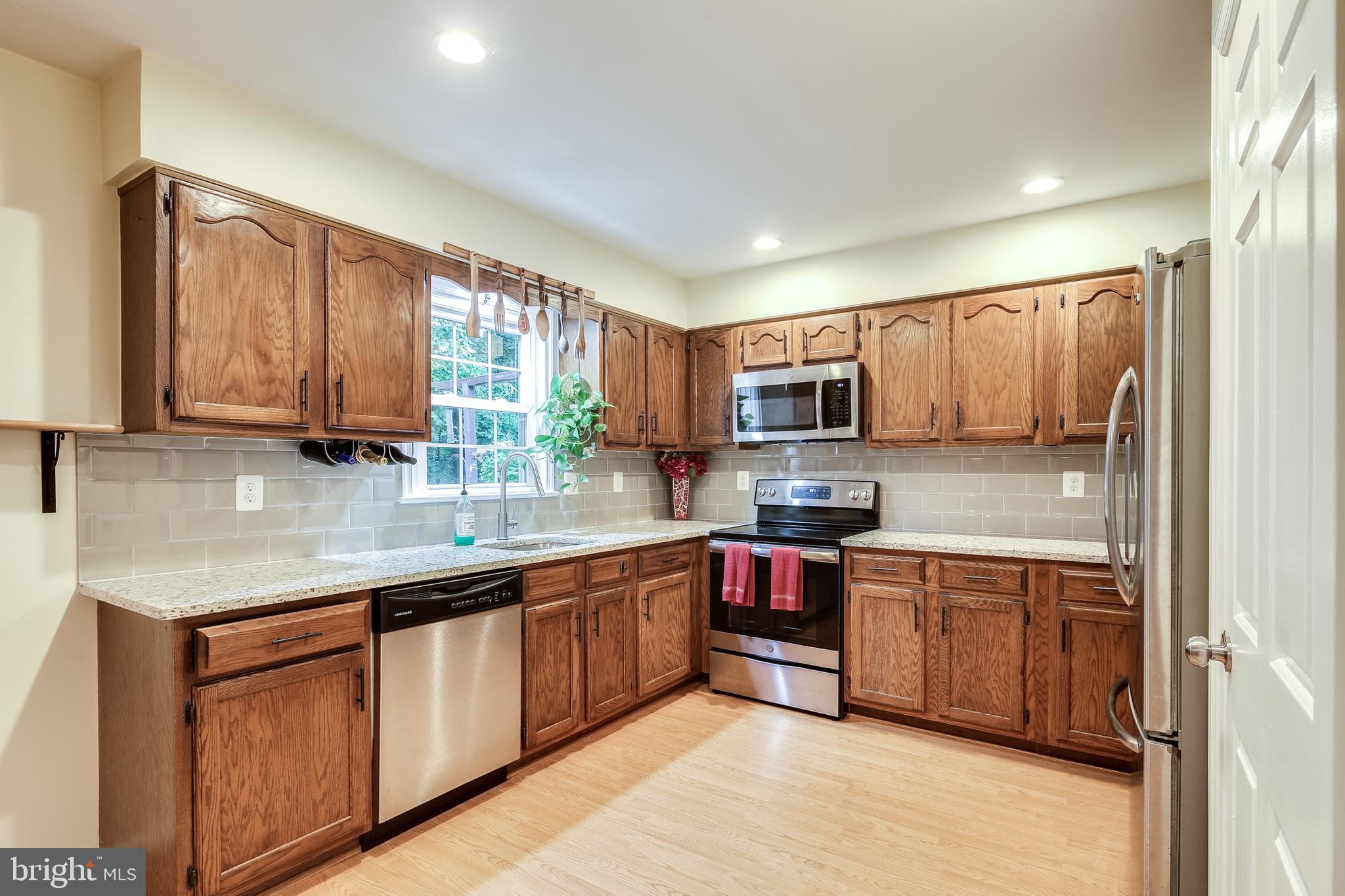 1018 Windrush Lane, Unit 26 Sandy Spring, MD 20860 - Photo 7 of 38 Huge, up-to-date kitchen