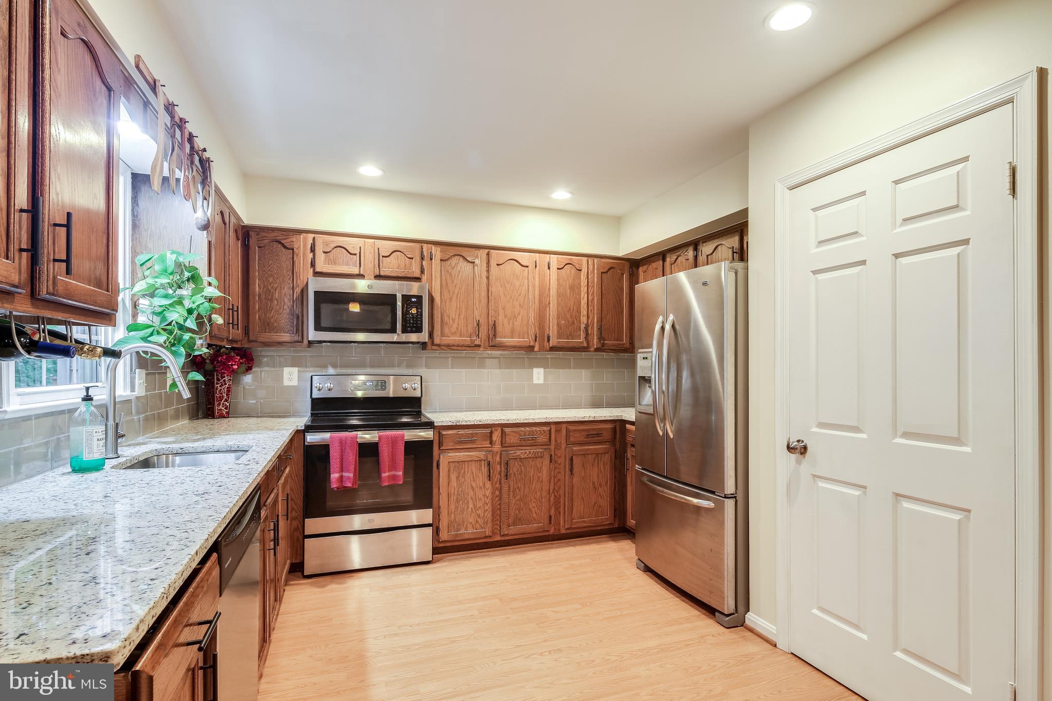 1018 Windrush Lane, Unit 26 Sandy Spring, MD 20860 - Photo 8 of 38 Huge, up-to-date kitchen
