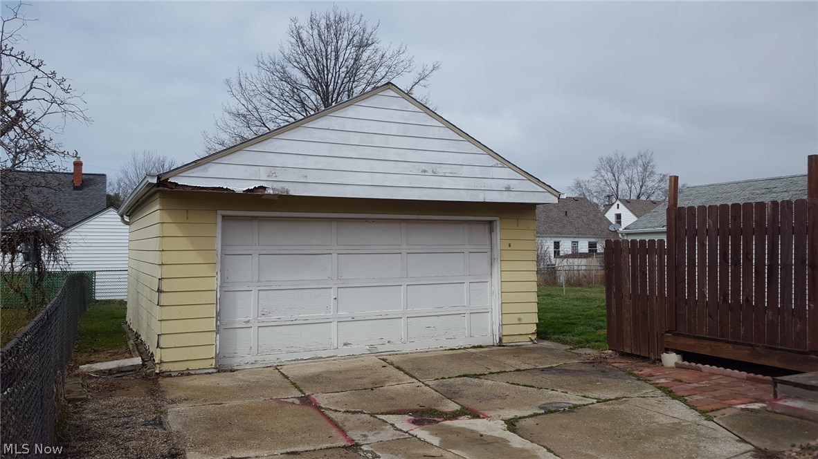 30011 Warren Road Wickliffe, OH 44092 - Photo 4 of 35 Gallery Image 4
