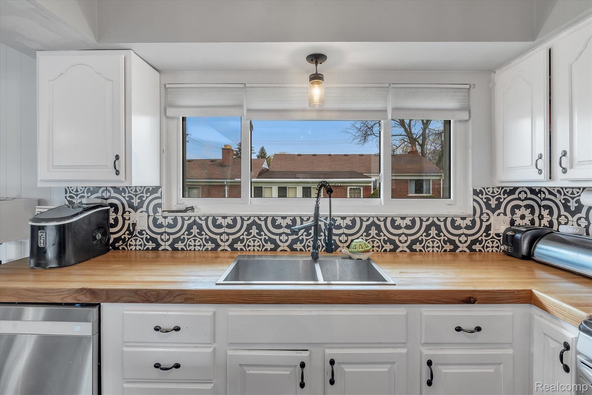 9620 Reeck Road Allen Park, MI 48101 - Photo 16 of 61 16-9620-Reeck-Rd-WindowStill-Real-Estate-Photography-16.jpg