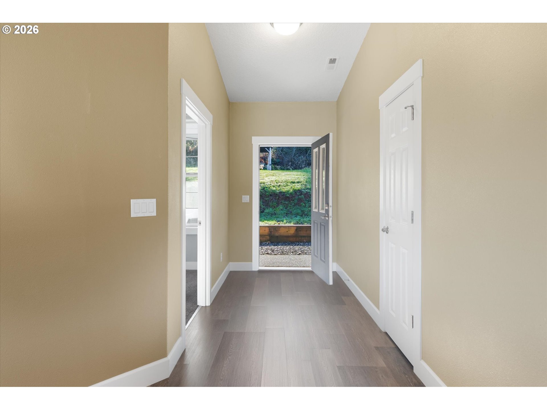 29506 Old Rainier Road Rainier, OR 97048 - Photo 4 of 38 Entrance/Foyer