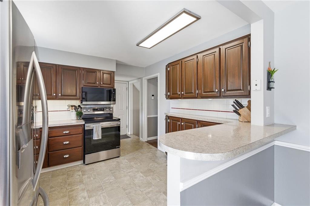 9529 Eby Street Overland Park, KS 66212 - Photo 14 of 38