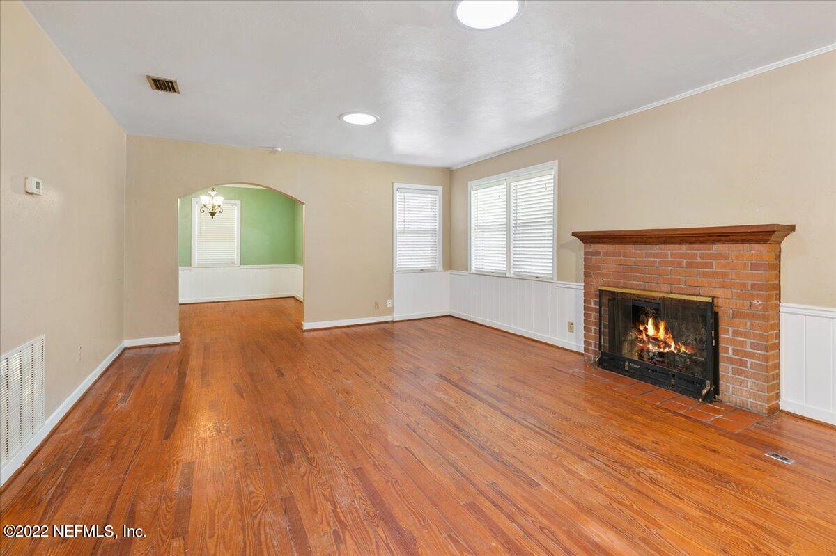 10544 Bessent Road North Jacksonville, FL 32218 - Photo 4 of 14 04-Living Room