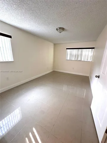 $2,200 | 919 Northeast 199th Street, Unit 104, Miami, FL 33179