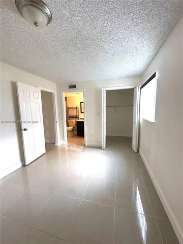 $2,200 | 919 Northeast 199th Street, Unit 104, Miami, FL 33179