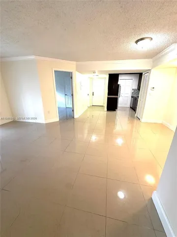 $2,200 | 919 Northeast 199th Street, Unit 104, Miami, FL 33179