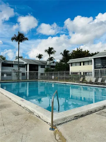 $2,200 | 919 Northeast 199th Street, Unit 104, Miami, FL 33179
