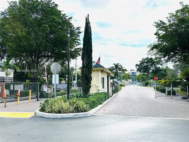 $2,200 | 919 Northeast 199th Street, Unit 104, Miami, FL 33179