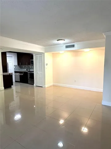 $2,200 | 919 Northeast 199th Street, Unit 104, Miami, FL 33179
