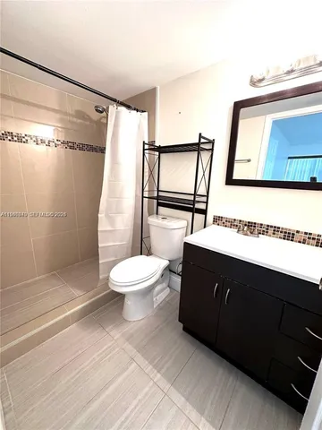 $2,200 | 919 Northeast 199th Street, Unit 104, Miami, FL 33179