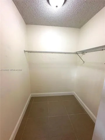 $2,200 | 919 Northeast 199th Street, Unit 104, Miami, FL 33179