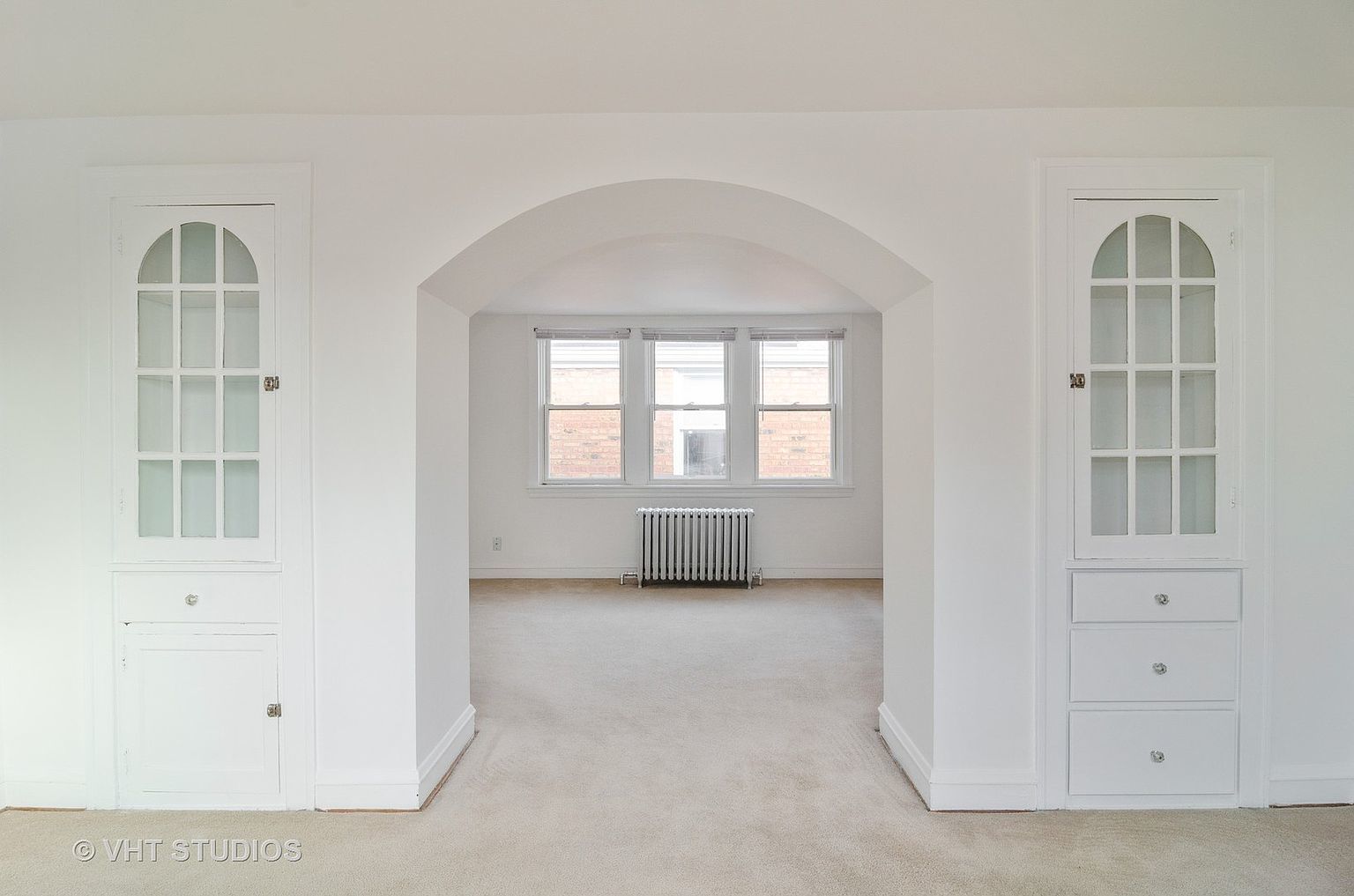 5219 North Rutherford Avenue, Unit 2 Chicago, IL 60656 - Photo 3 of 10 an empty room with windows