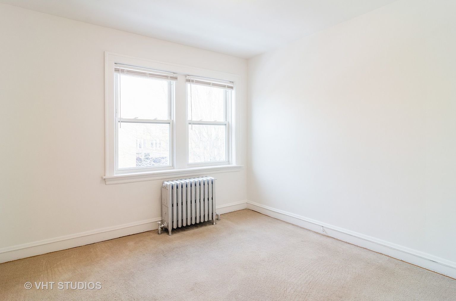 5219 North Rutherford Avenue, Unit 2 Chicago, IL 60656 - Photo 5 of 10 an empty room with a window