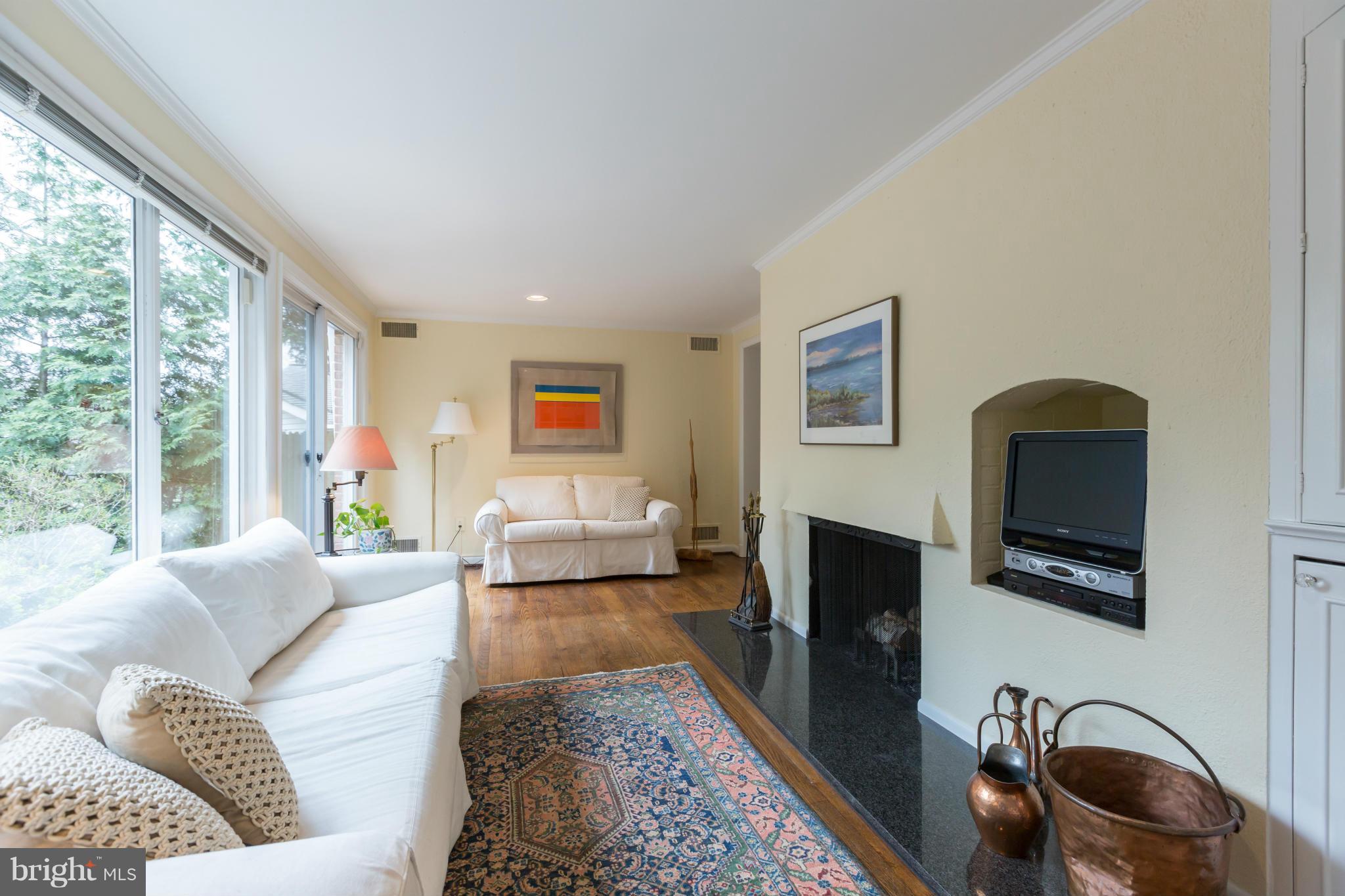 4854 Loughboro Road Northwest Washington, DC 20016 - Photo 10 of 27 Family Room