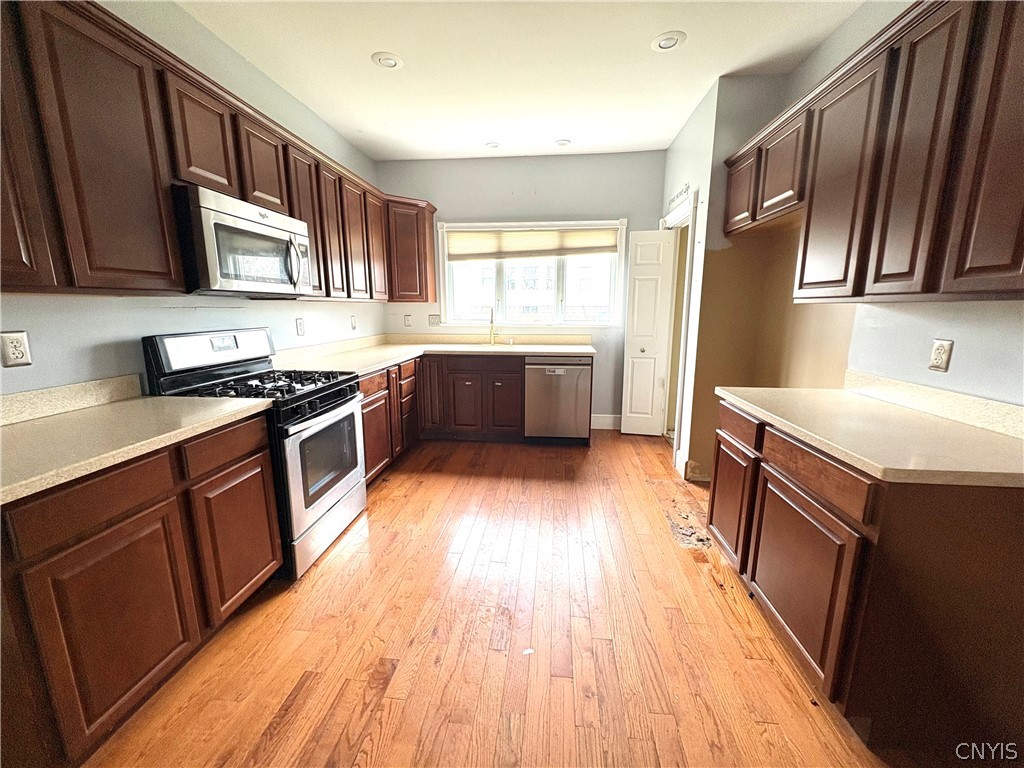 174 East Genesee Street Auburn, NY 13021 - Photo 4 of 37