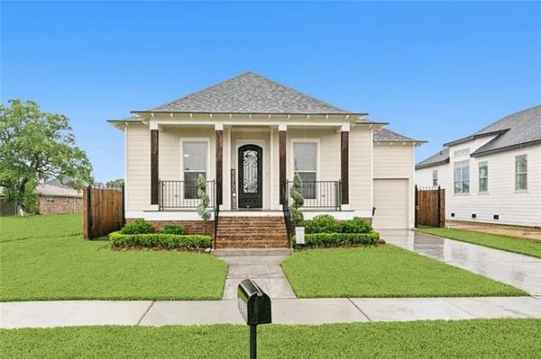 $345,000 | 8541 Victory Drive, Chalmette, LA 70043