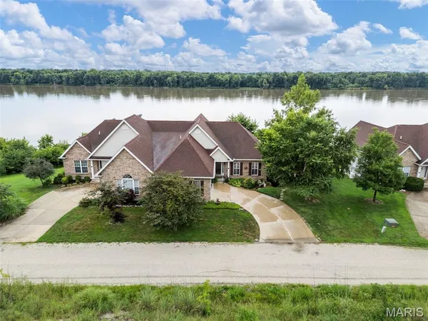 $289,000 | 145 Brickyard Drive, Golden Eagle, IL 62036