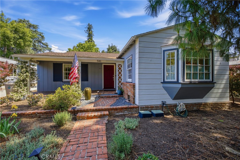 541 East Woodbury Road Altadena, CA 91001 - Photo 5 of 48
