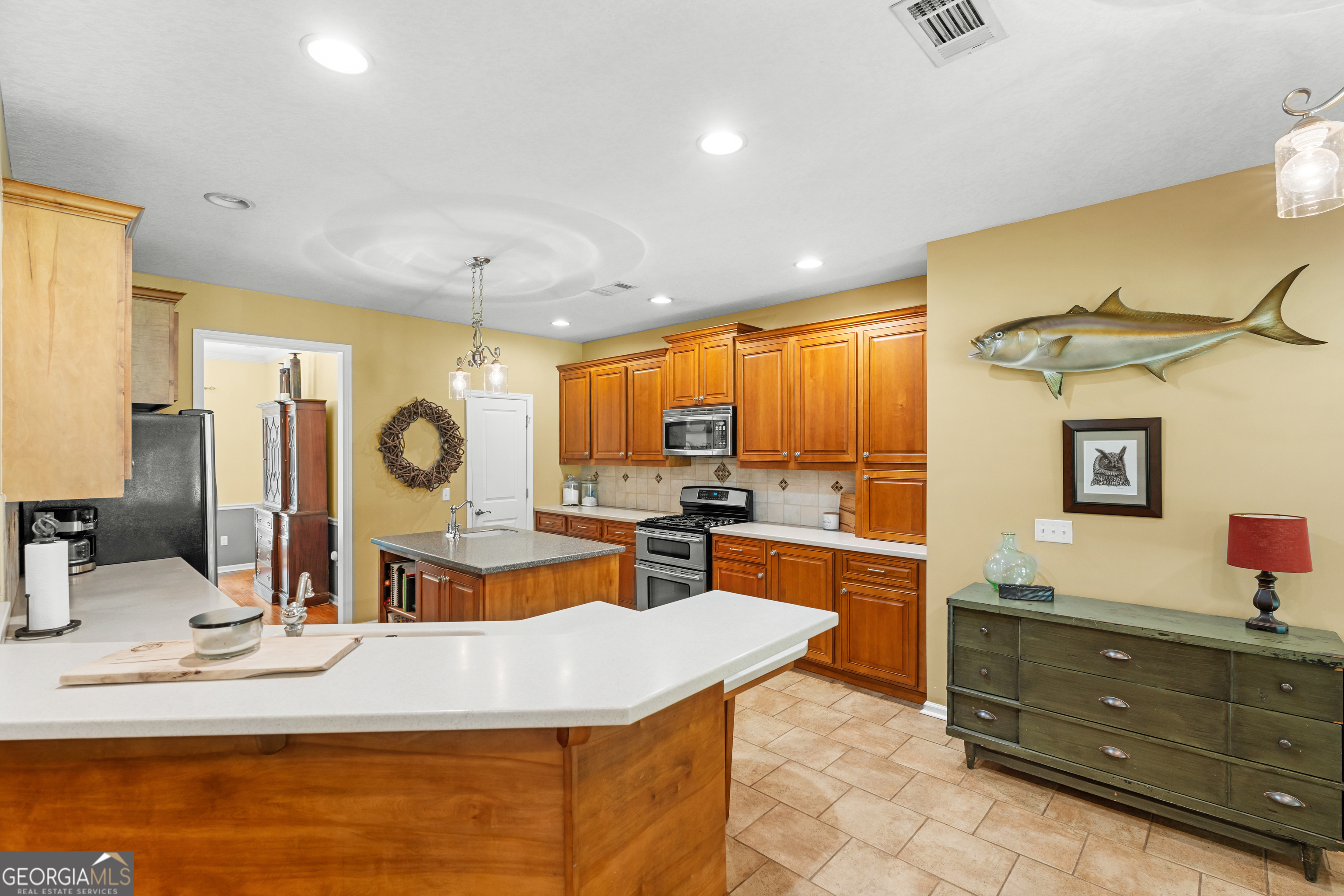 480 Best Bridge Road Sylvania, GA 30467 - Photo 18 of 57 a large kitchen with a large counter top appliances and cabinets