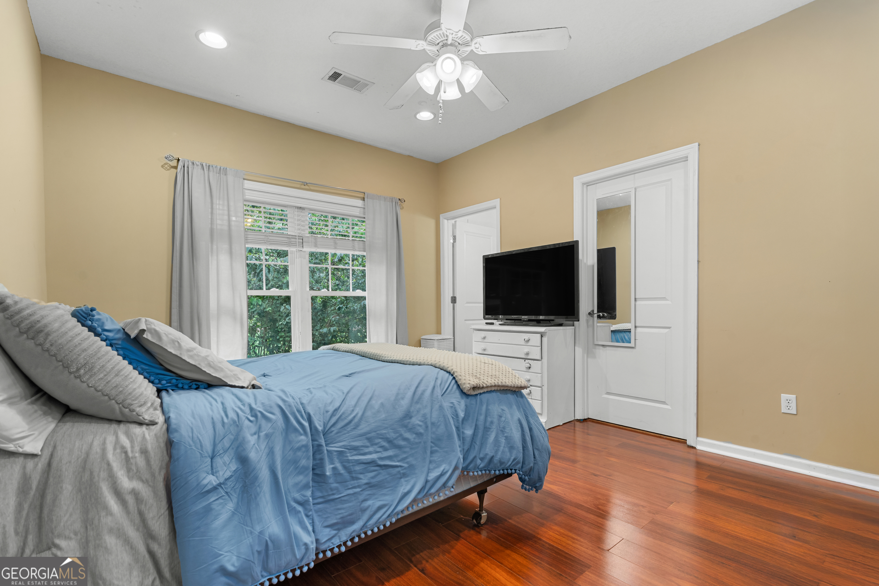 480 Best Bridge Road Sylvania, GA 30467 - Photo 32 of 57 a bedroom with a bed and a flat screen tv