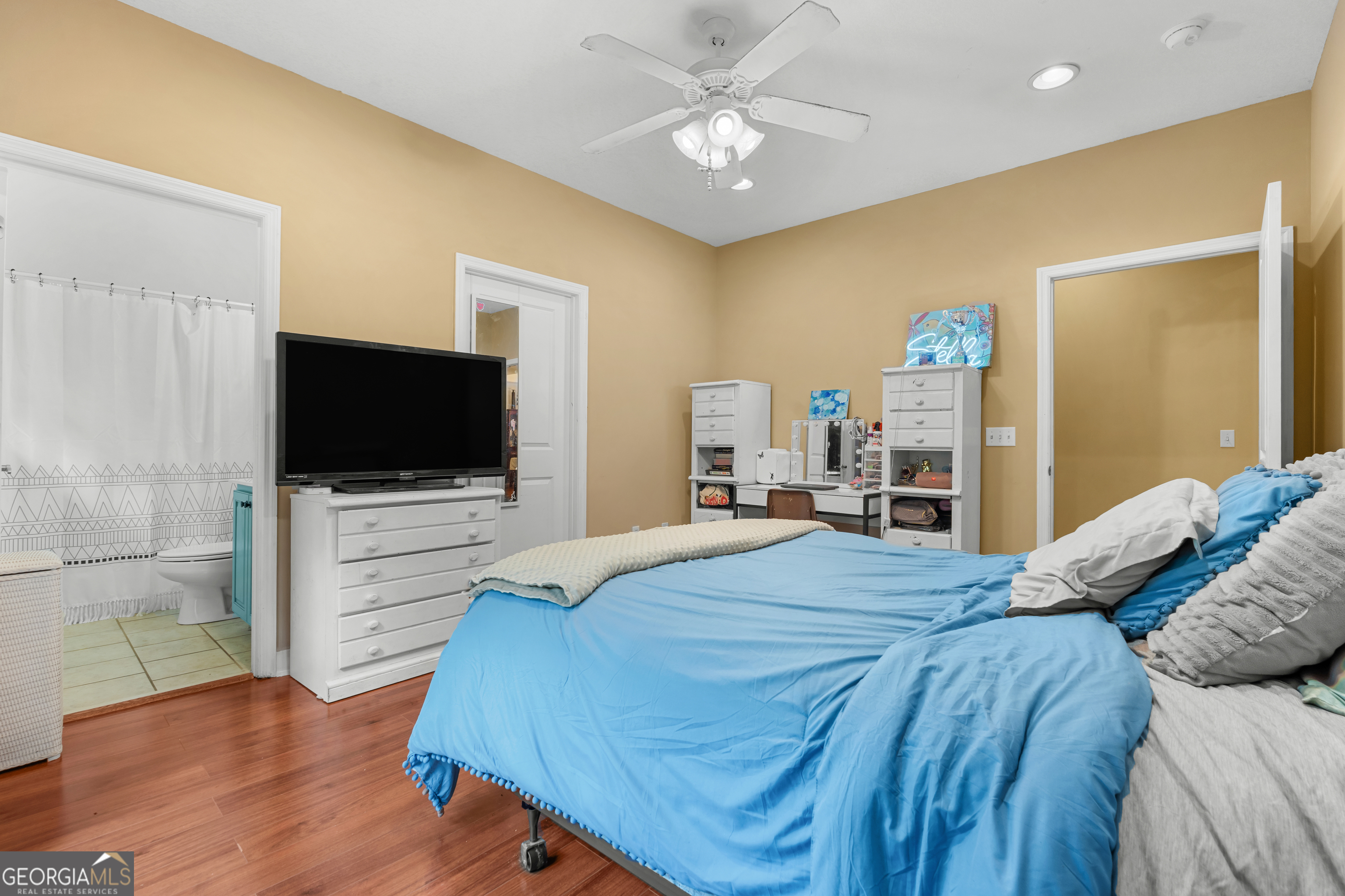 480 Best Bridge Road Sylvania, GA 30467 - Photo 33 of 57 a bedroom with a bed and a flat screen tv