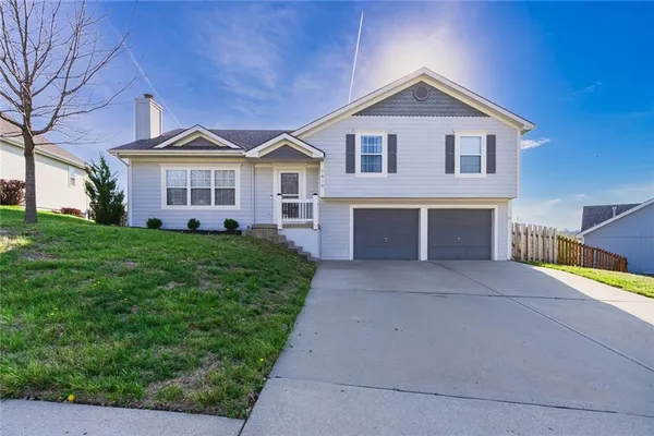 $350,000 | 7419 North Hickory Street, Kansas City, MO 64118