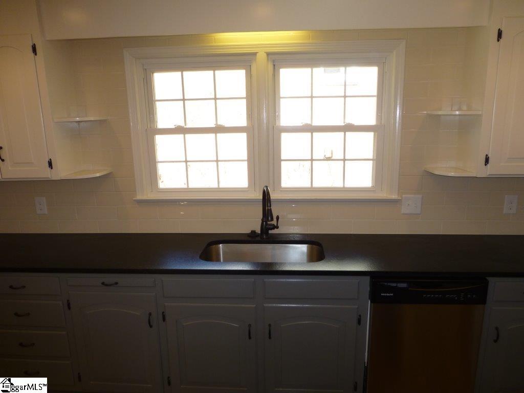 129 Lullwater Road Greenville, SC 29607 - Photo 13 of 33 Gallery Image 13