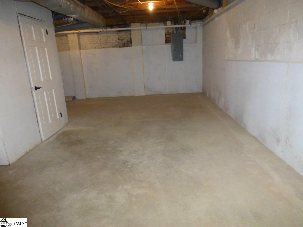 129 Lullwater Road Greenville, SC 29607 - Photo 29 of 33 Gallery Image 29