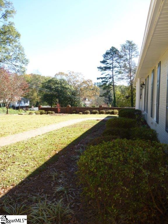 129 Lullwater Road Greenville, SC 29607 - Photo 4 of 33 Gallery Image 4