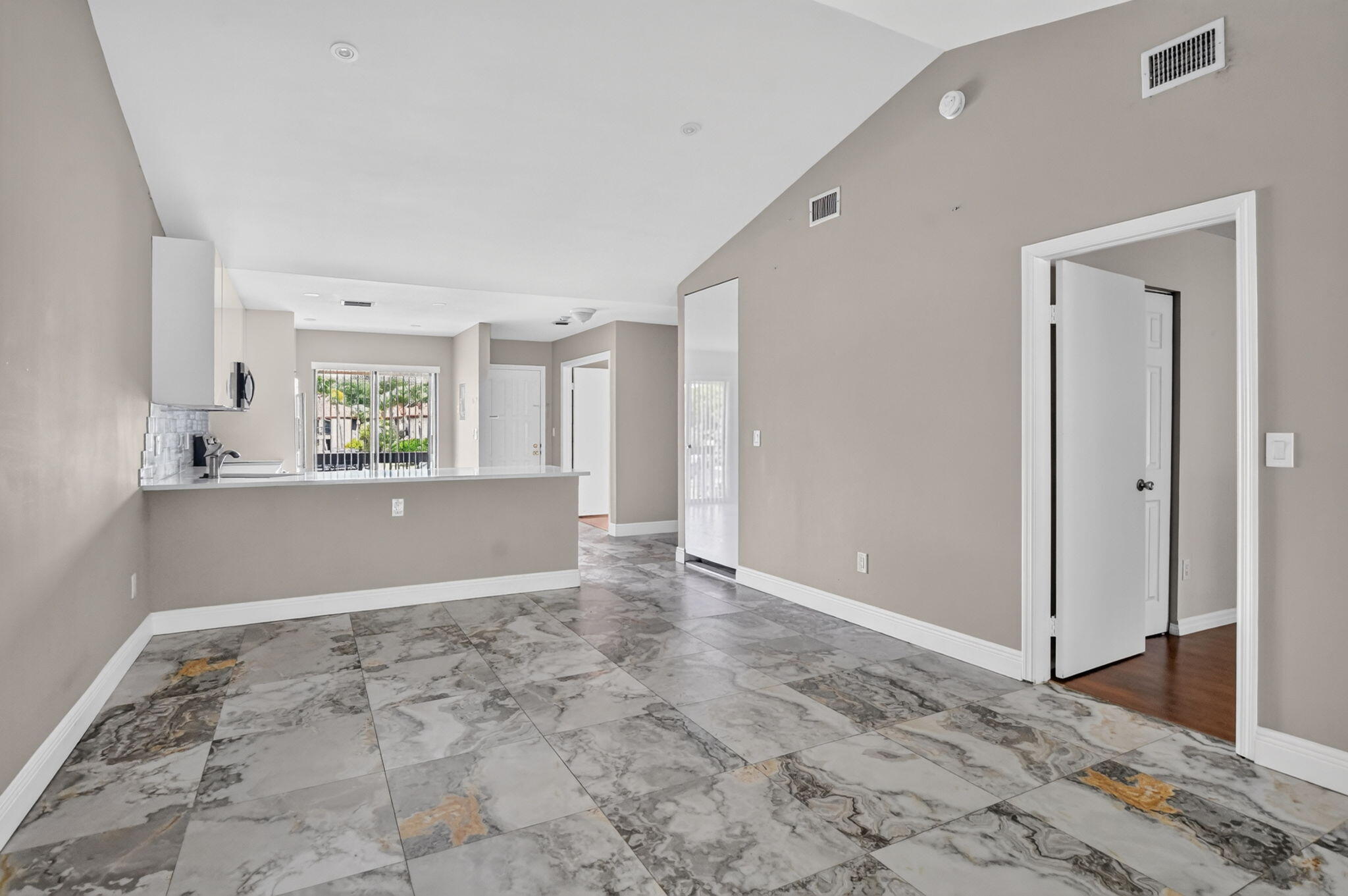 301 Club Circle, Unit 208 Boca Raton, FL 33487 - Photo 16 of 37 16-web-or-mls-DSC_3953