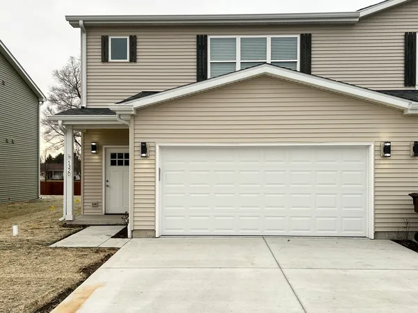 $2,500 | 1320 8th Street, Harvard, IL 60033