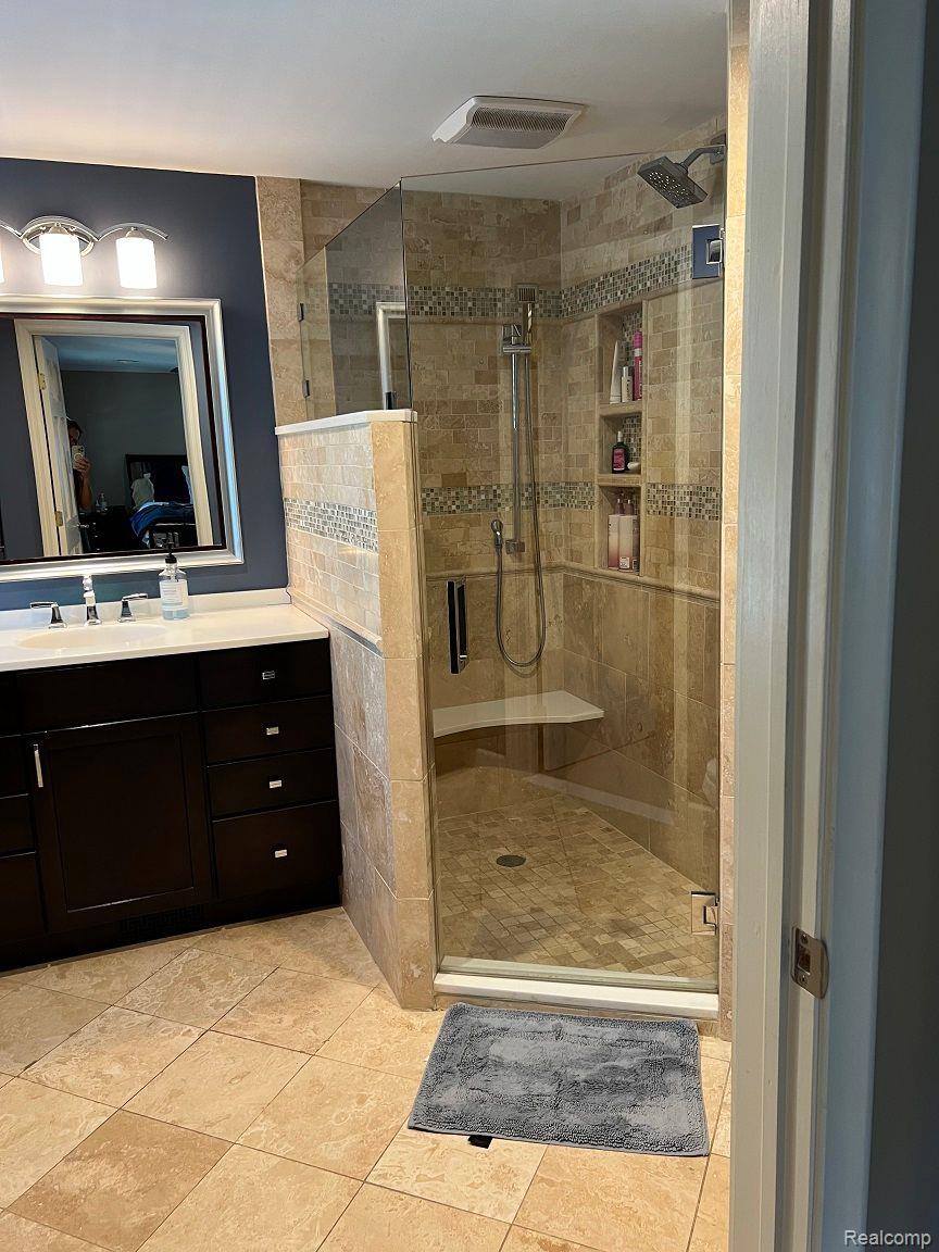 720 South Oxford Road Grosse Pointe, MI 48236 - Photo 25 of 44 Master Bath