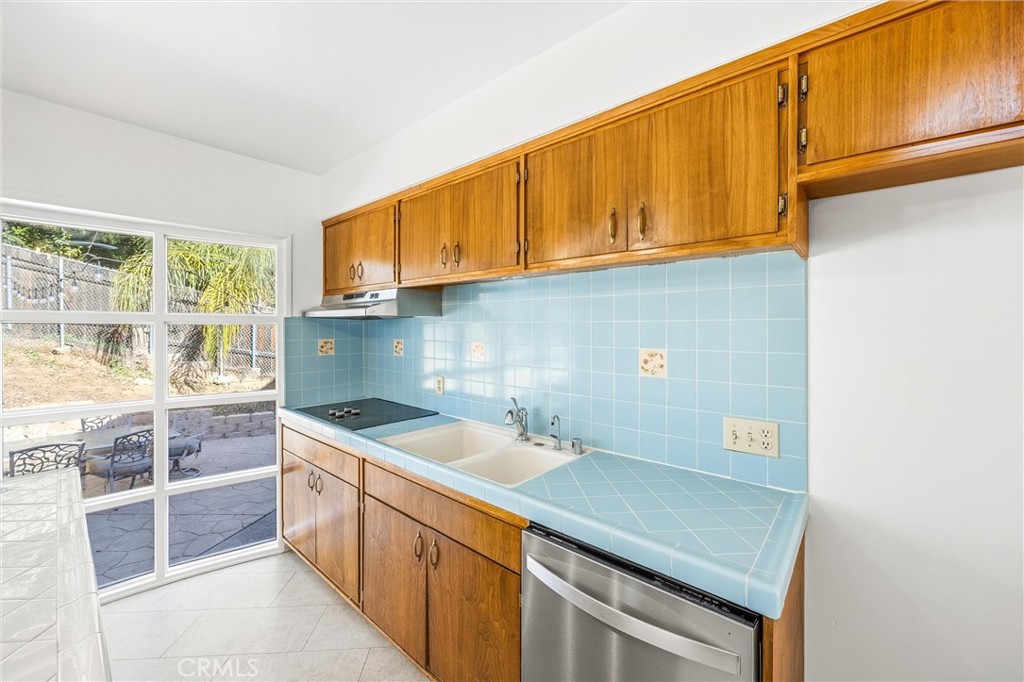 8705 Apple Tree Lane Cherry Valley, CA 92223 - Photo 19 of 72 Bay window with views