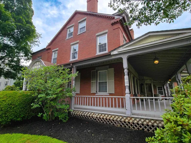 $2,250 | 713 Central Avenue, Unit 2, Dover, NH 03820