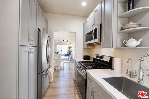 $999,999 | 1915 Malcolm Avenue, Unit 301, Los Angeles, CA 90025