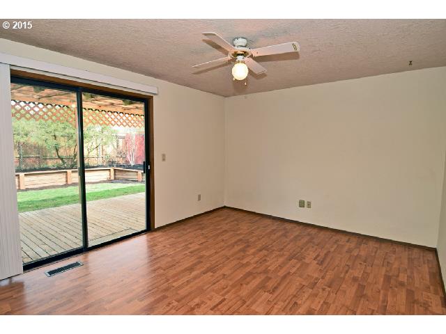2301 Southwest 4th Street Gresham, OR 97030 - Photo 9 of 16 Dining Room