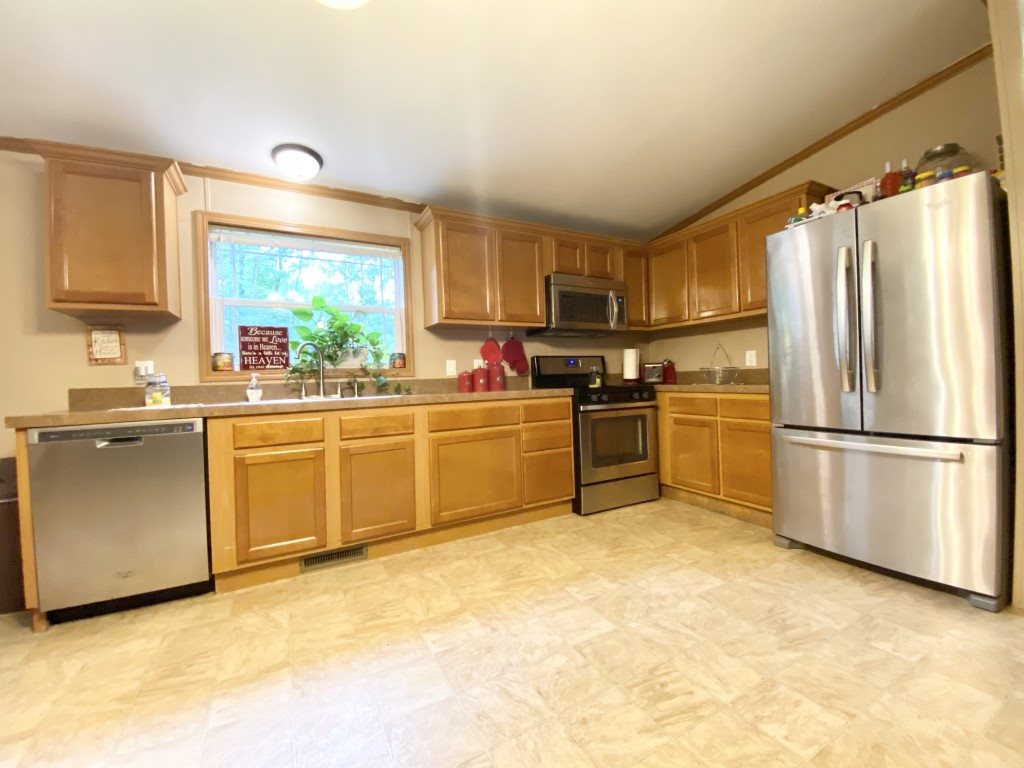 2151 West Kent Road Breckenridge, MI 48615 - Photo 9 of 20 1877532-8.JPG