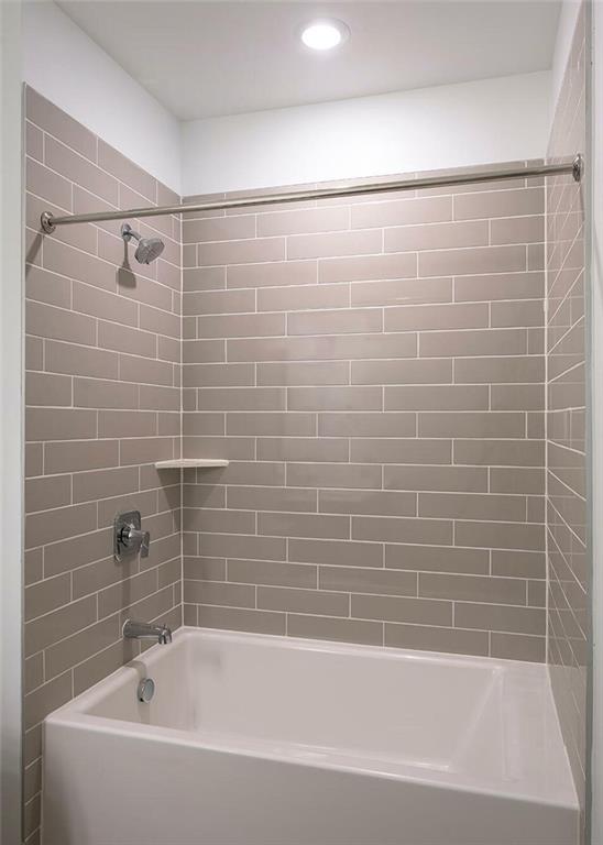 7260 Roswell Road, Unit B2 Sandy Springs, GA 30328 - Photo 22 of 23 a bathroom with a bathtub and a shower