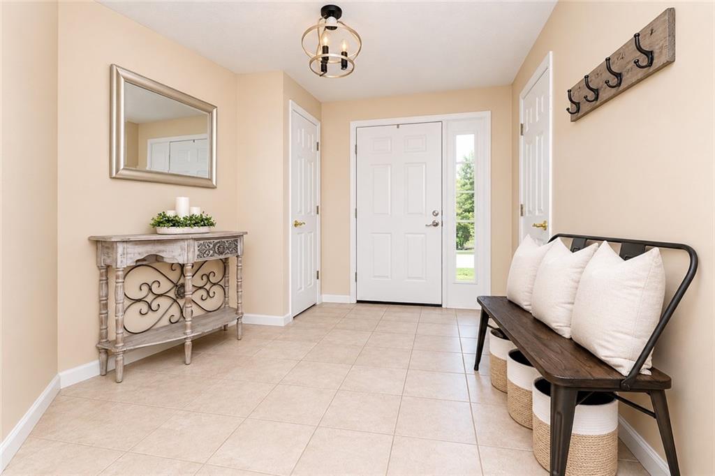 433 Georgetown Court Seven Fields, PA 16046 - Photo 3 of 23