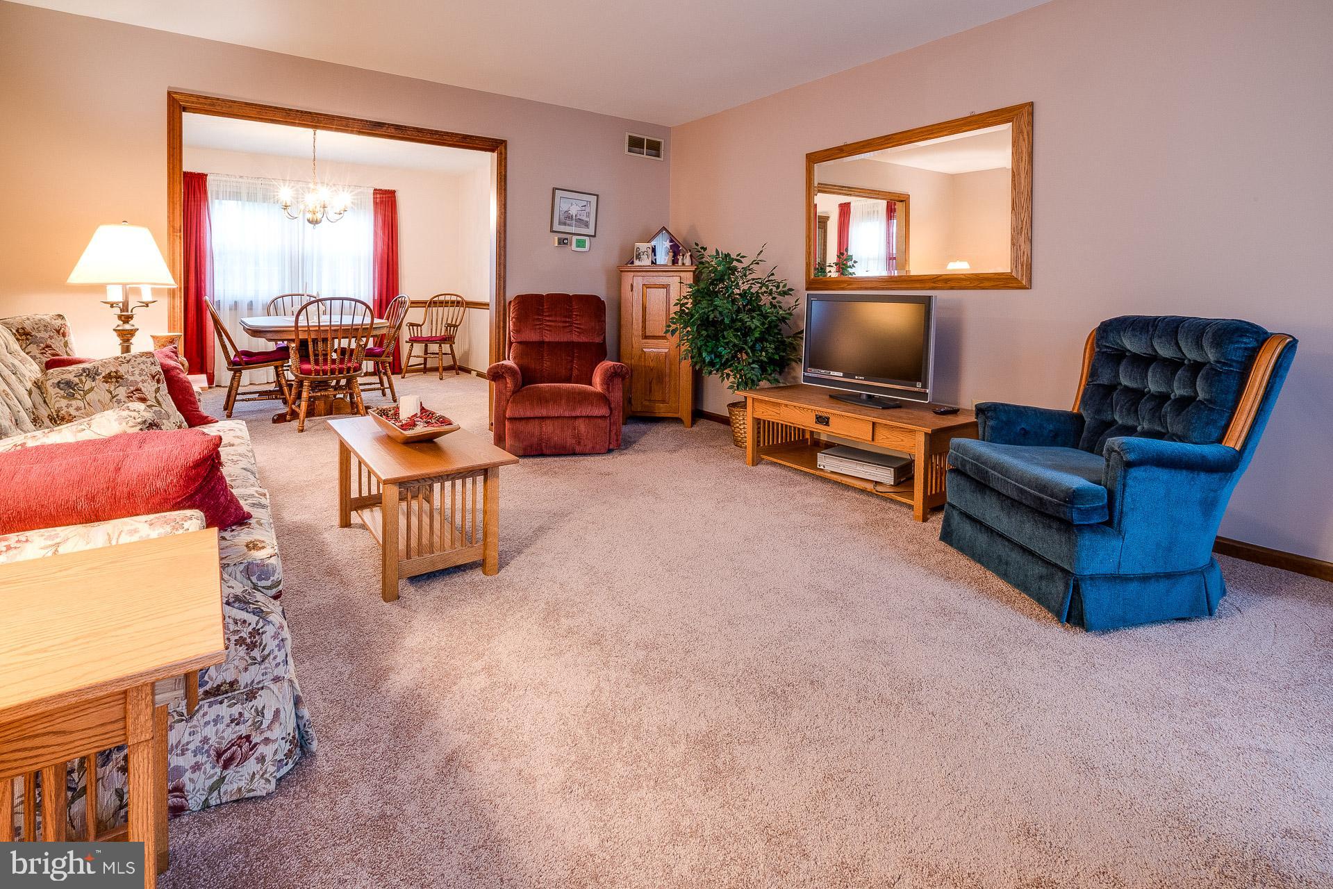 604 West 3rd Avenue Lititz, PA 17543 - Photo 11 of 33 Living room